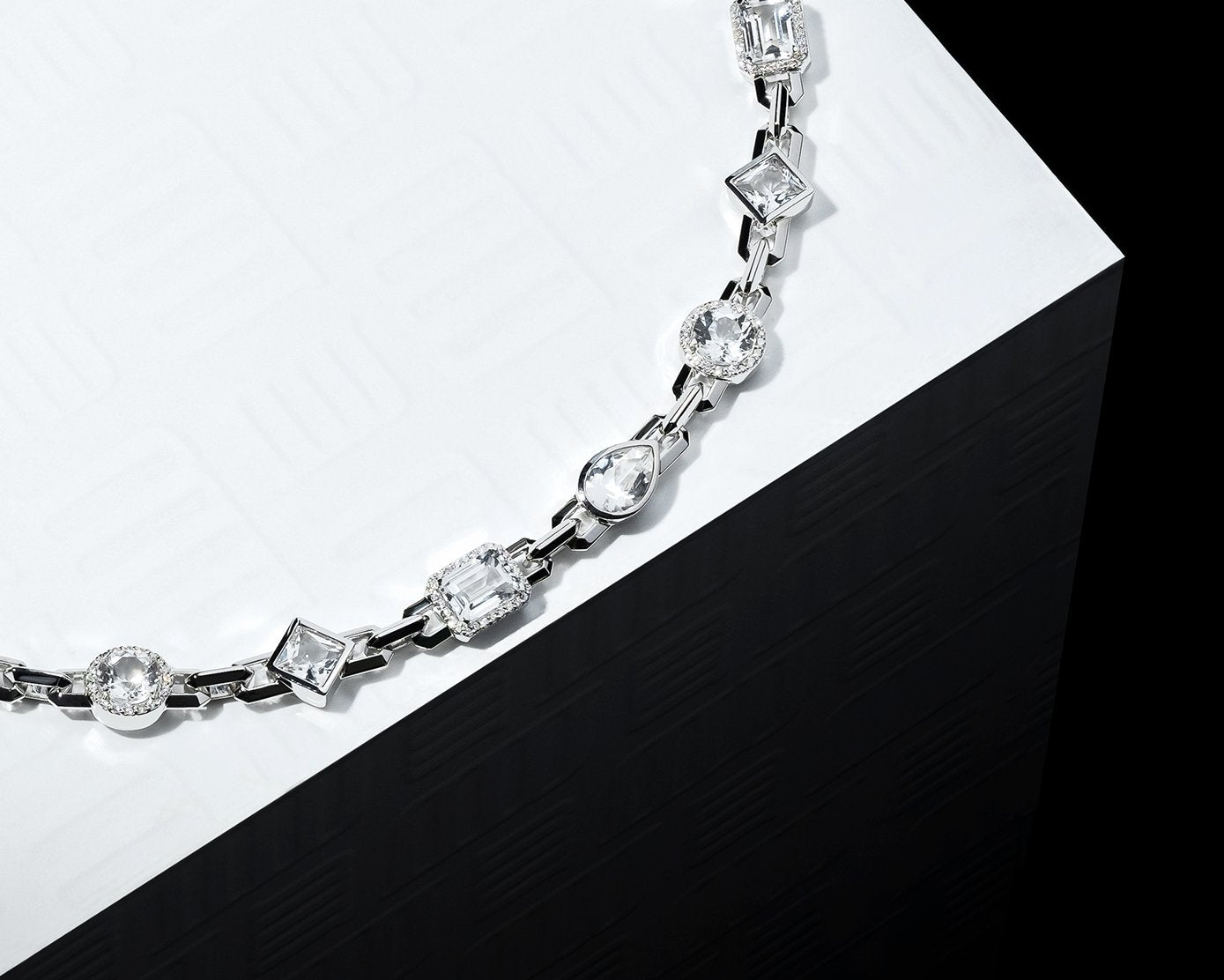 chains_yellow_gold_prong_shoot